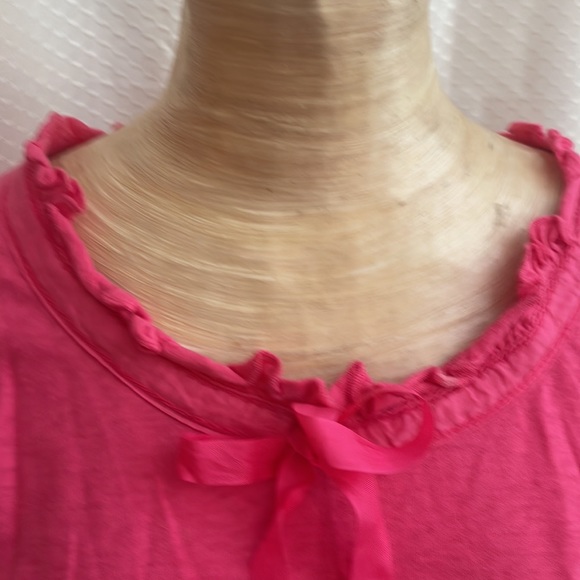 DKNY cute bright pink tee in size medium - Picture 3 of 5